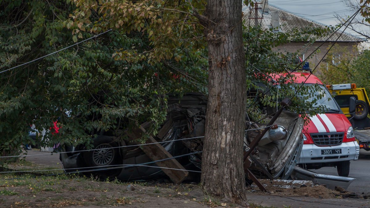 Смертельное ДТП на Семафорной: погибшего вырезали из автомобиля BMW 4