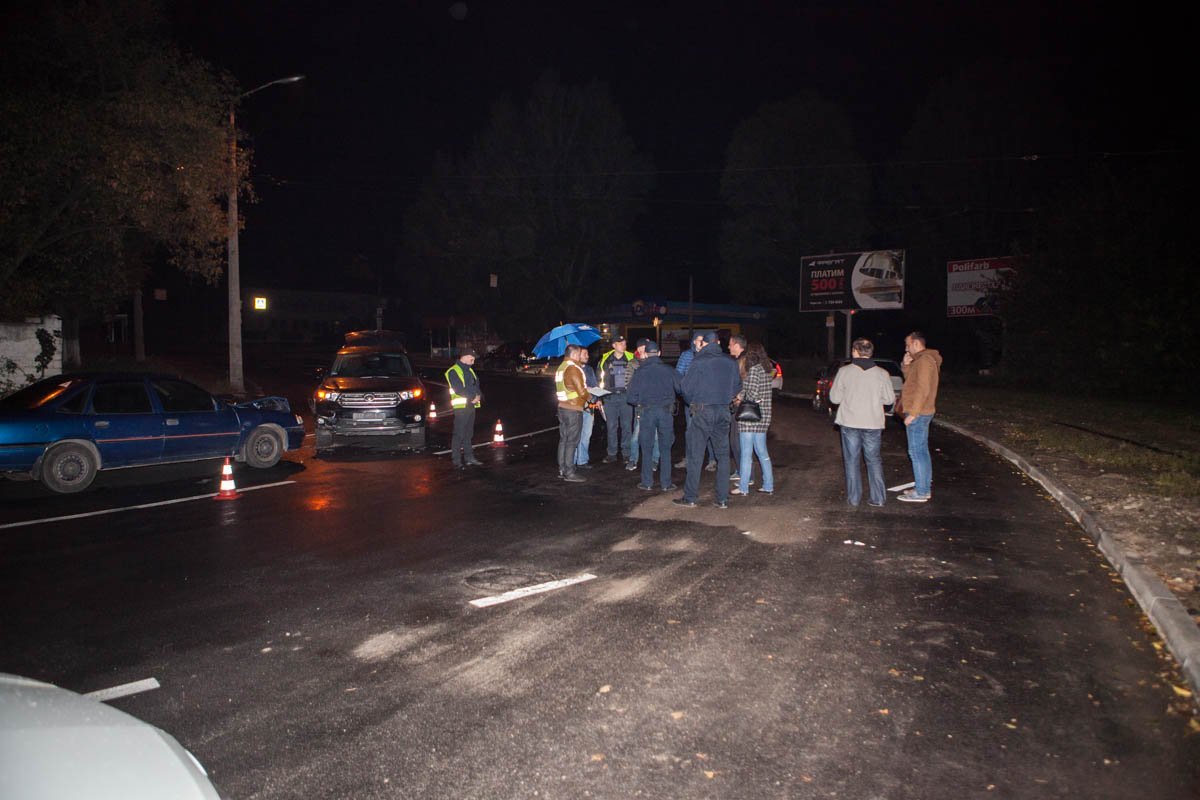 В Днепре на улице Даниила Галицкого столкнулись два автомобиля 4