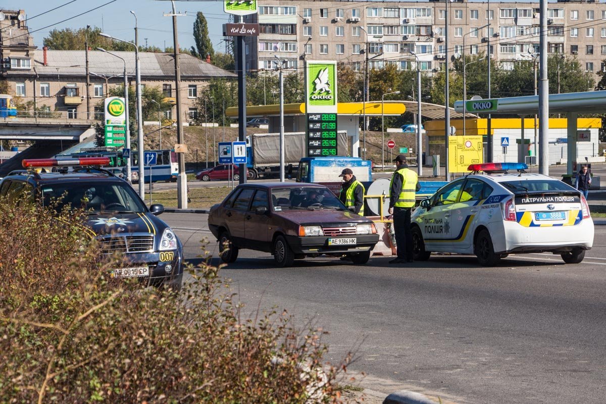 Как полиция и Муниципальная варта совместно патрулируют Новый мост 4