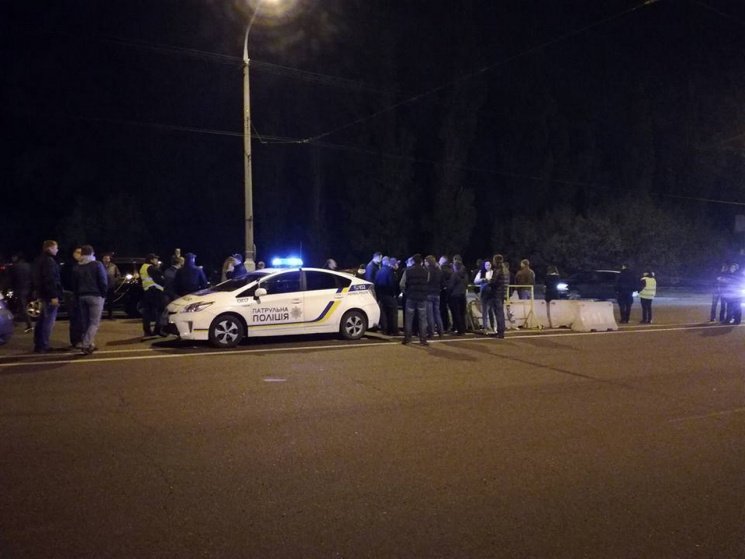 Активисты перекрывали Новый мост: появилось видео с места событий 1