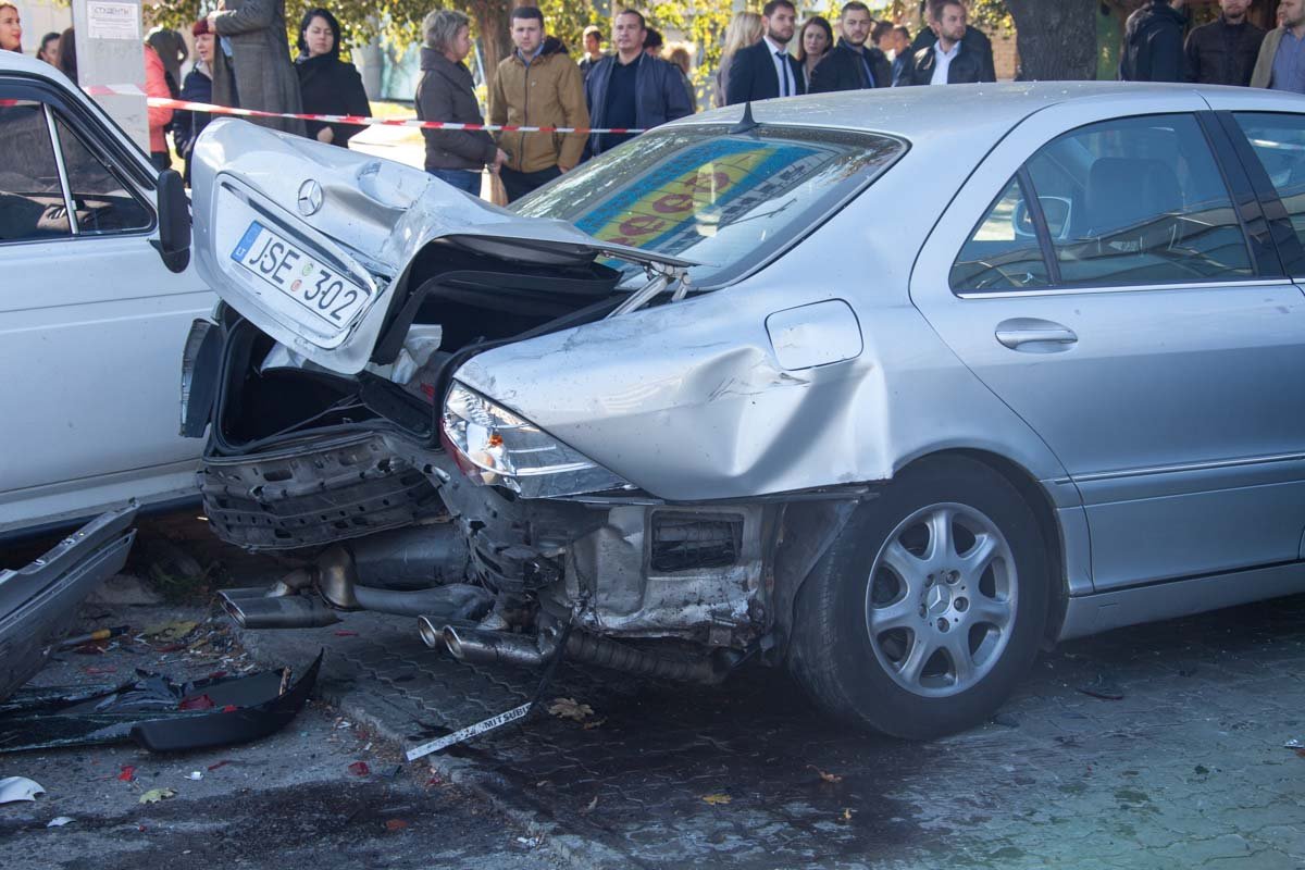 На Победе произошла авария с участием 7 машин: пострадала девушка 4