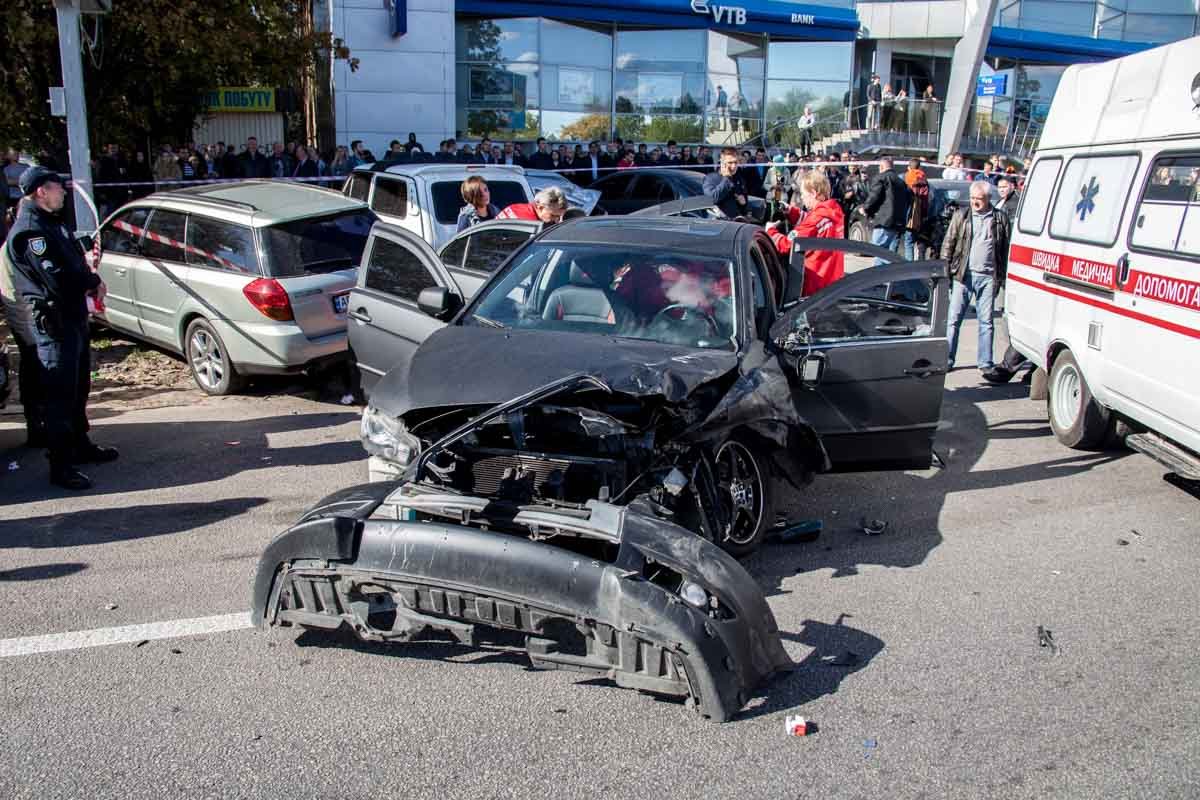 На Победе произошла авария с участием 7 машин: пострадала девушка 10