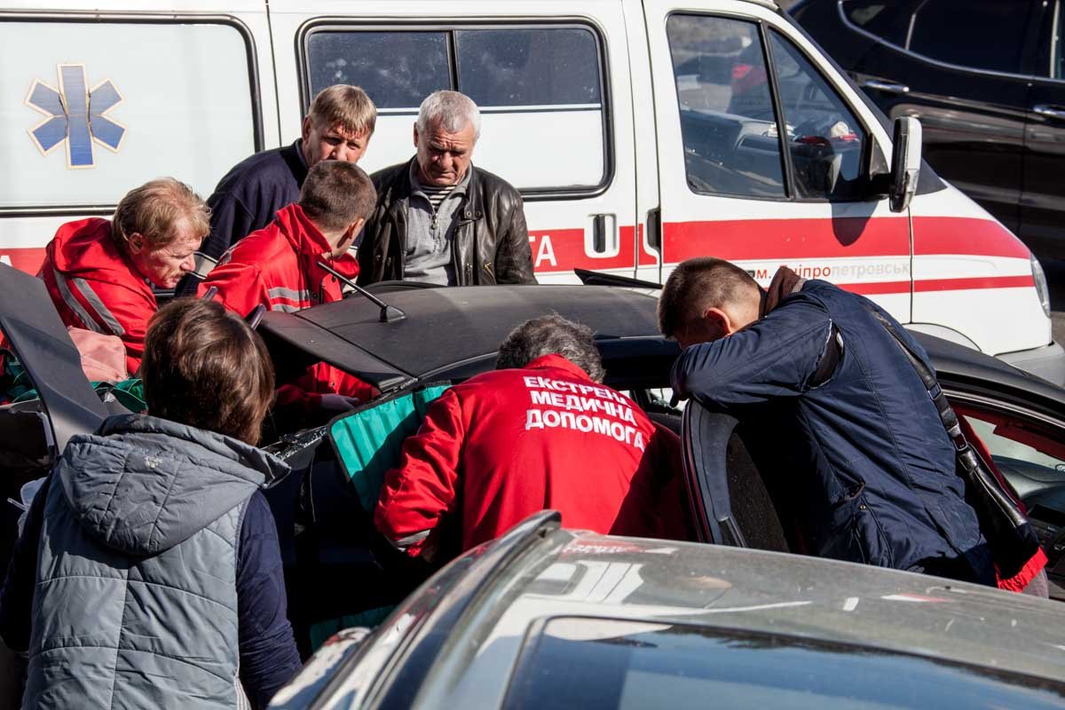 На Победе произошла авария с участием 7 машин: пострадала девушка 12