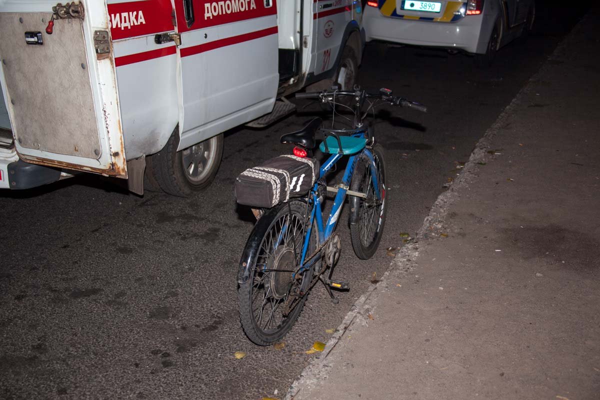 Возле «Каравана» ВАЗ-21099 сбил велосипедиста и скрылся 3