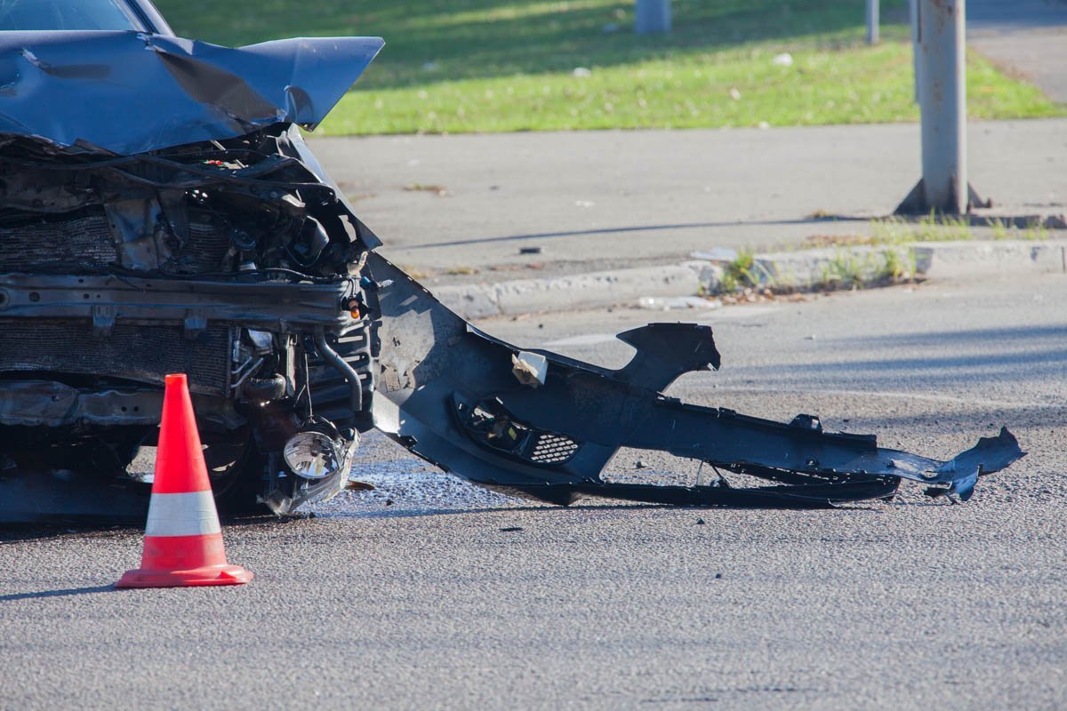 На Запорожском шоссе столкнулись Chevrolet и Mitsubishi: пострадал 32-летний мужчина 6