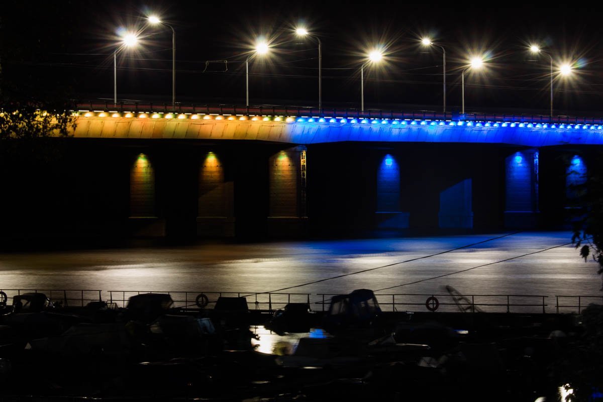 На Кайдакском мосту тестируют инновационную подсветку 2