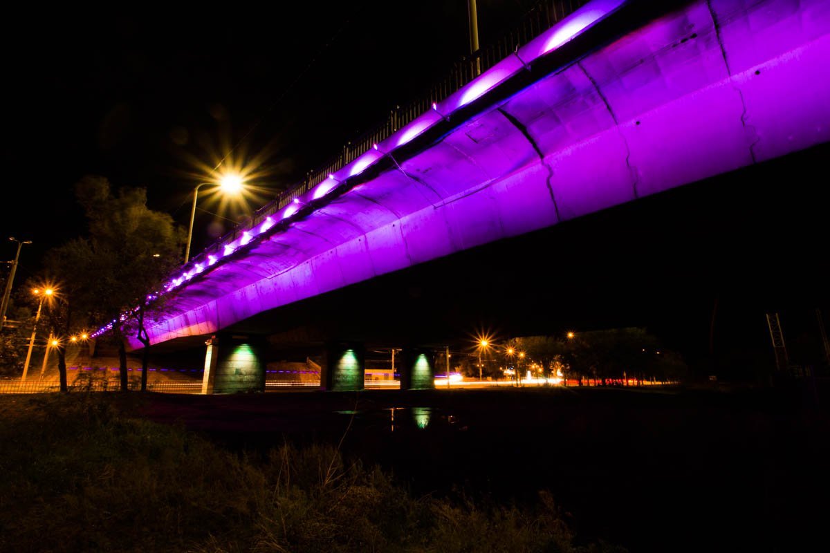 На Кайдакском мосту тестируют инновационную подсветку 8