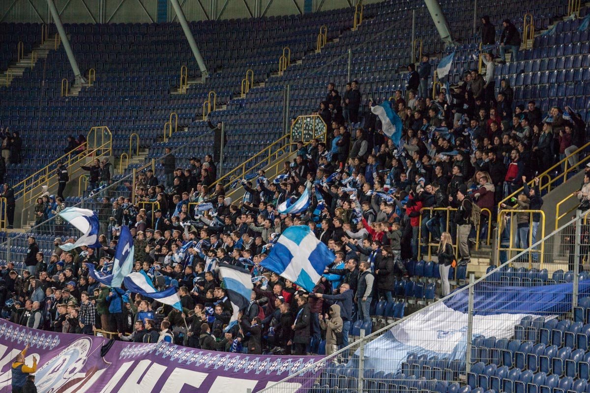 Ультрас "Днепра" побили президента СК "Днепр-1" Юрия Березу и болельщиков клуба 7