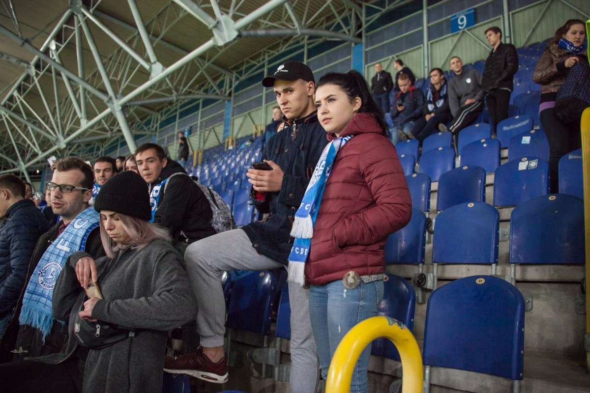 Ультрас "Днепра" побили президента СК "Днепр-1" Юрия Березу и болельщиков клуба 10