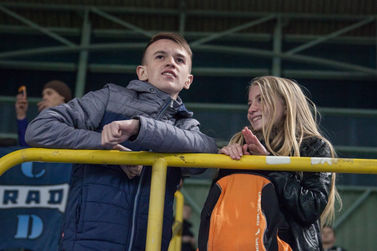 Ультрас "Днепра" побили президента СК "Днепр-1" Юрия Березу и болельщиков клуба 11