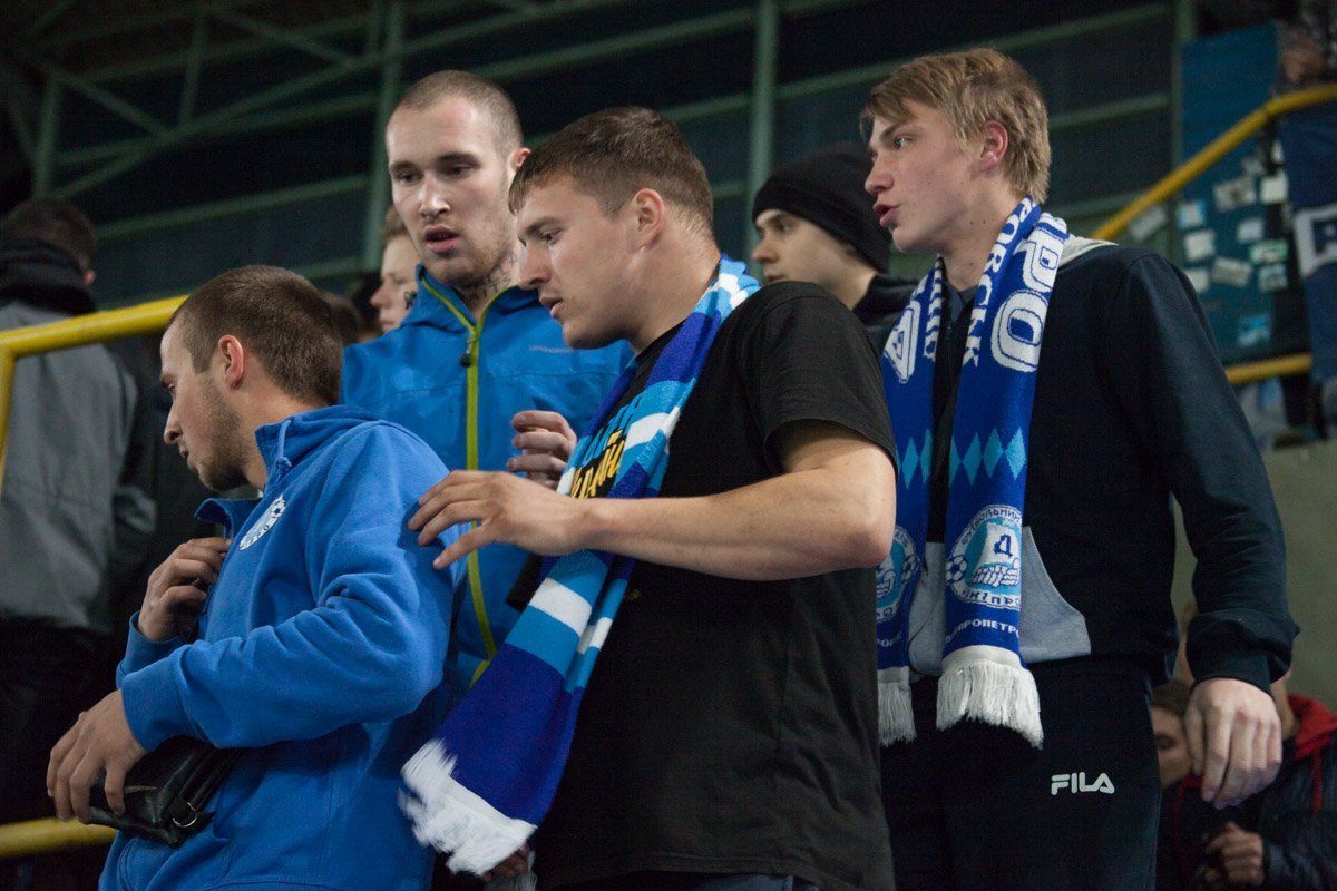 Ультрас "Днепра" побили президента СК "Днепр-1" Юрия Березу и болельщиков клуба 12