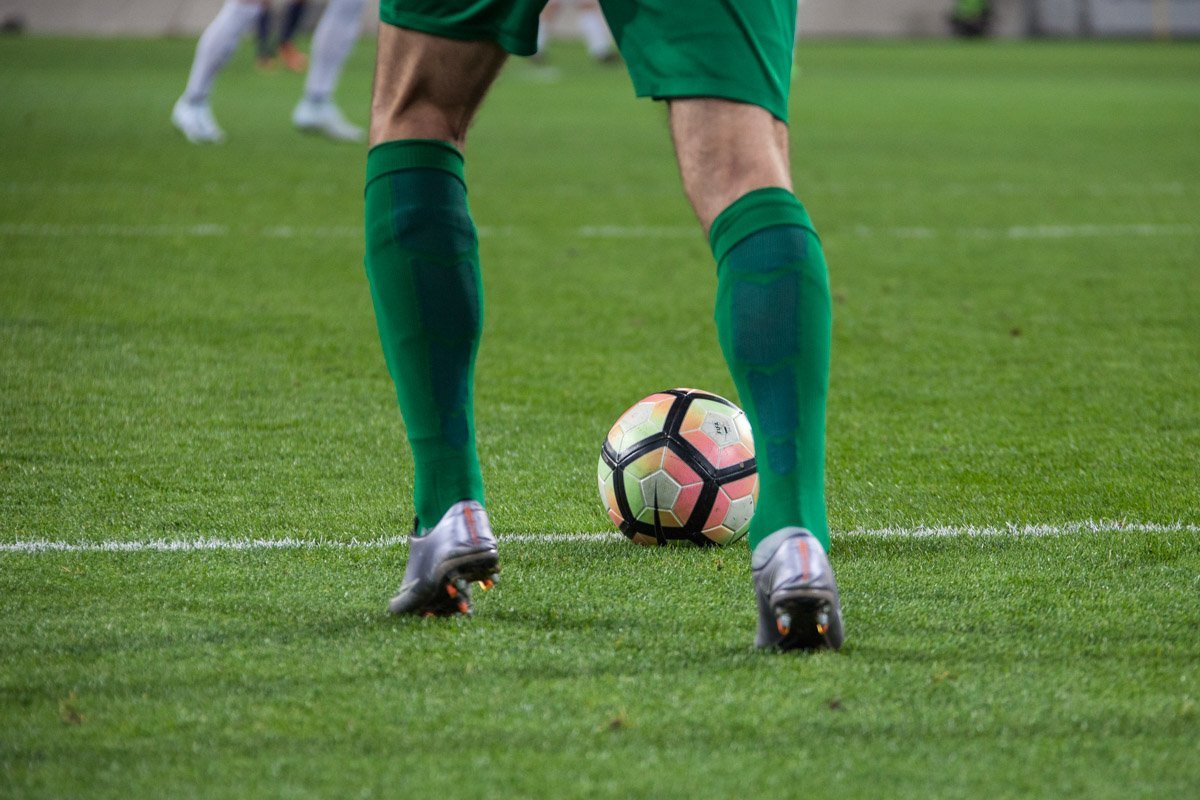 Ультрас "Днепра" побили президента СК "Днепр-1" Юрия Березу и болельщиков клуба 13