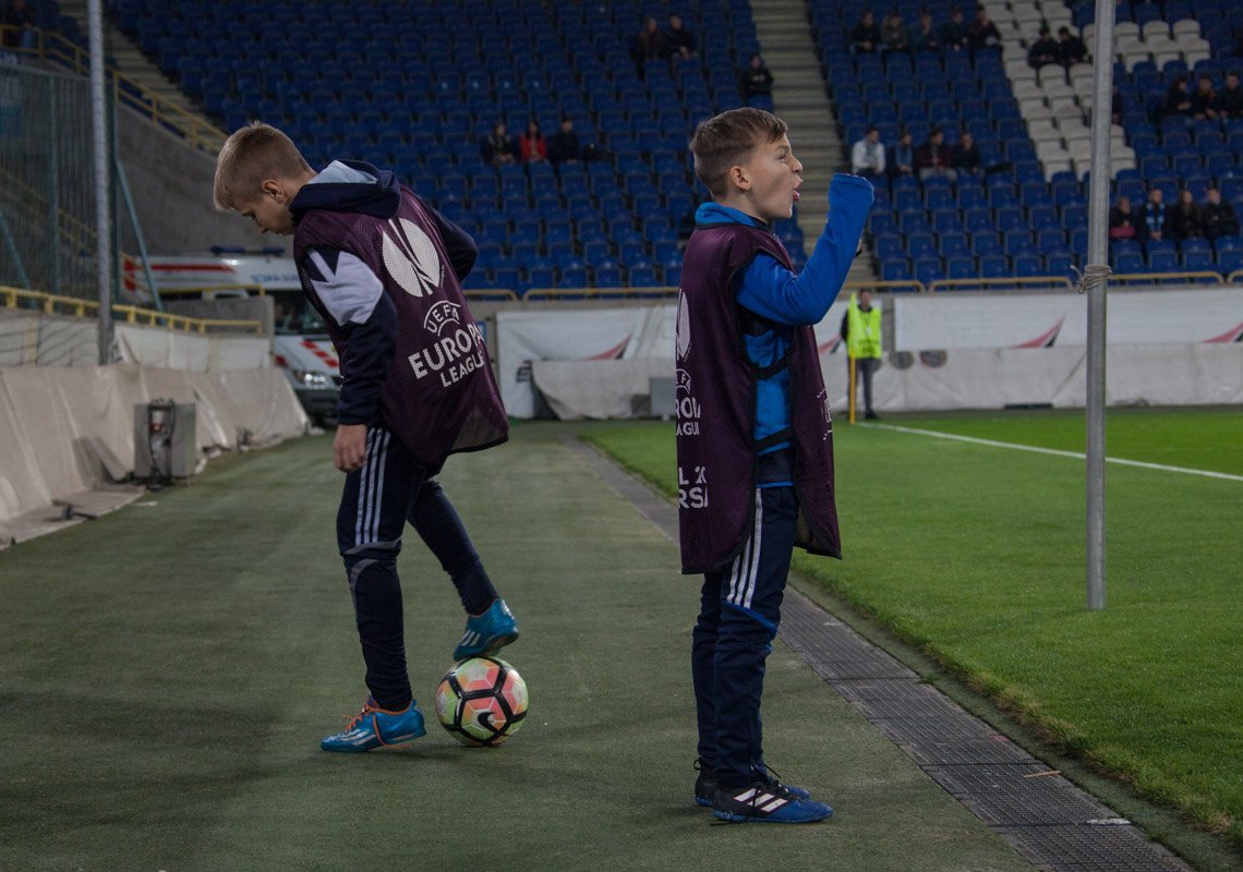 Ультрас "Днепра" побили президента СК "Днепр-1" Юрия Березу и болельщиков клуба 18