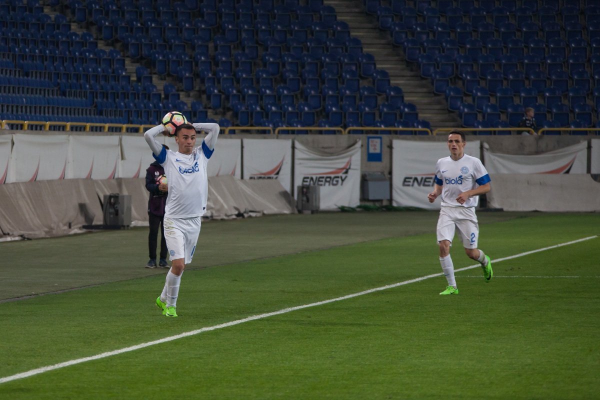 Ультрас "Днепра" побили президента СК "Днепр-1" Юрия Березу и болельщиков клуба 19