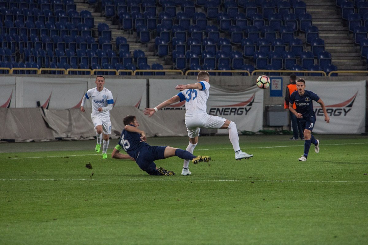 Ультрас "Днепра" побили президента СК "Днепр-1" Юрия Березу и болельщиков клуба 20