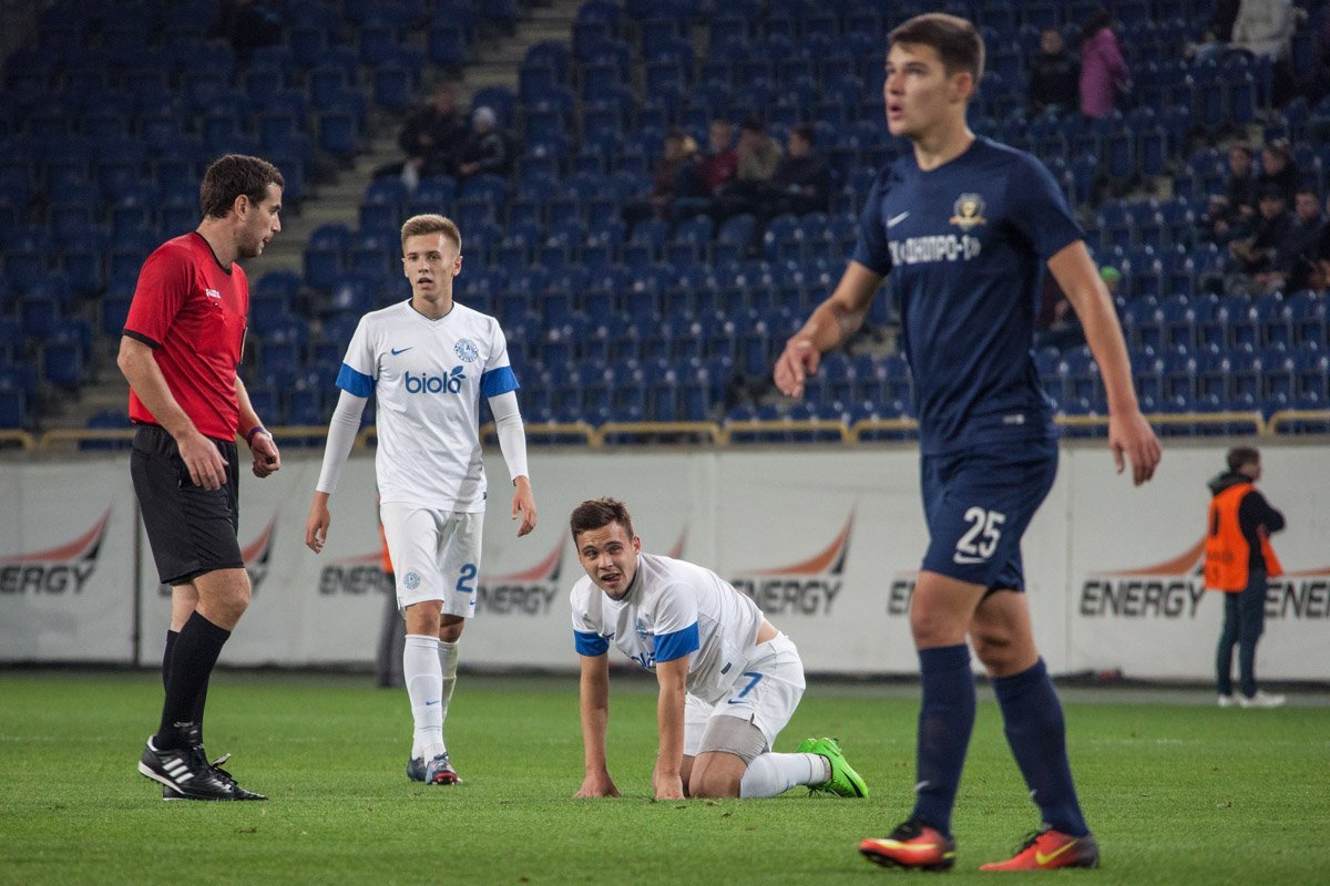 Ультрас "Днепра" побили президента СК "Днепр-1" Юрия Березу и болельщиков клуба 22