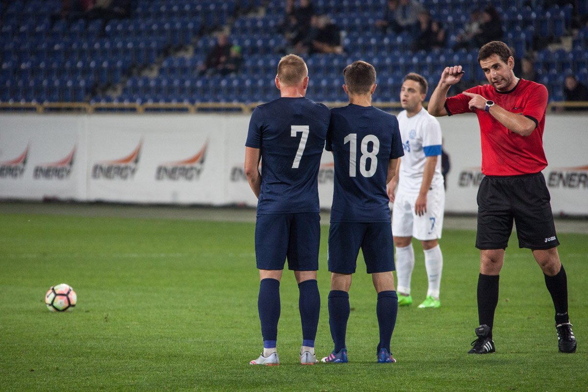 Ультрас "Днепра" побили президента СК "Днепр-1" Юрия Березу и болельщиков клуба 23