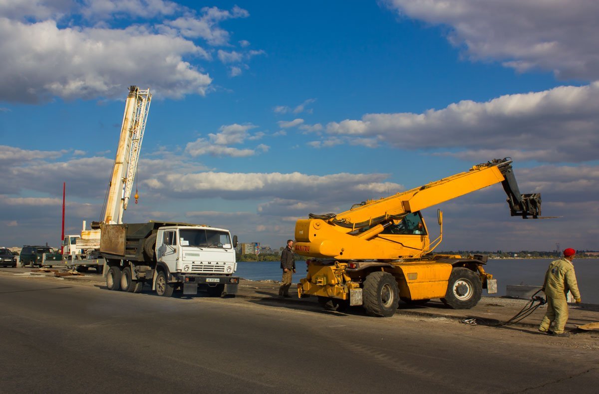 На Новом мосту заменили первую балку: видео с высоты птичьего полета 1