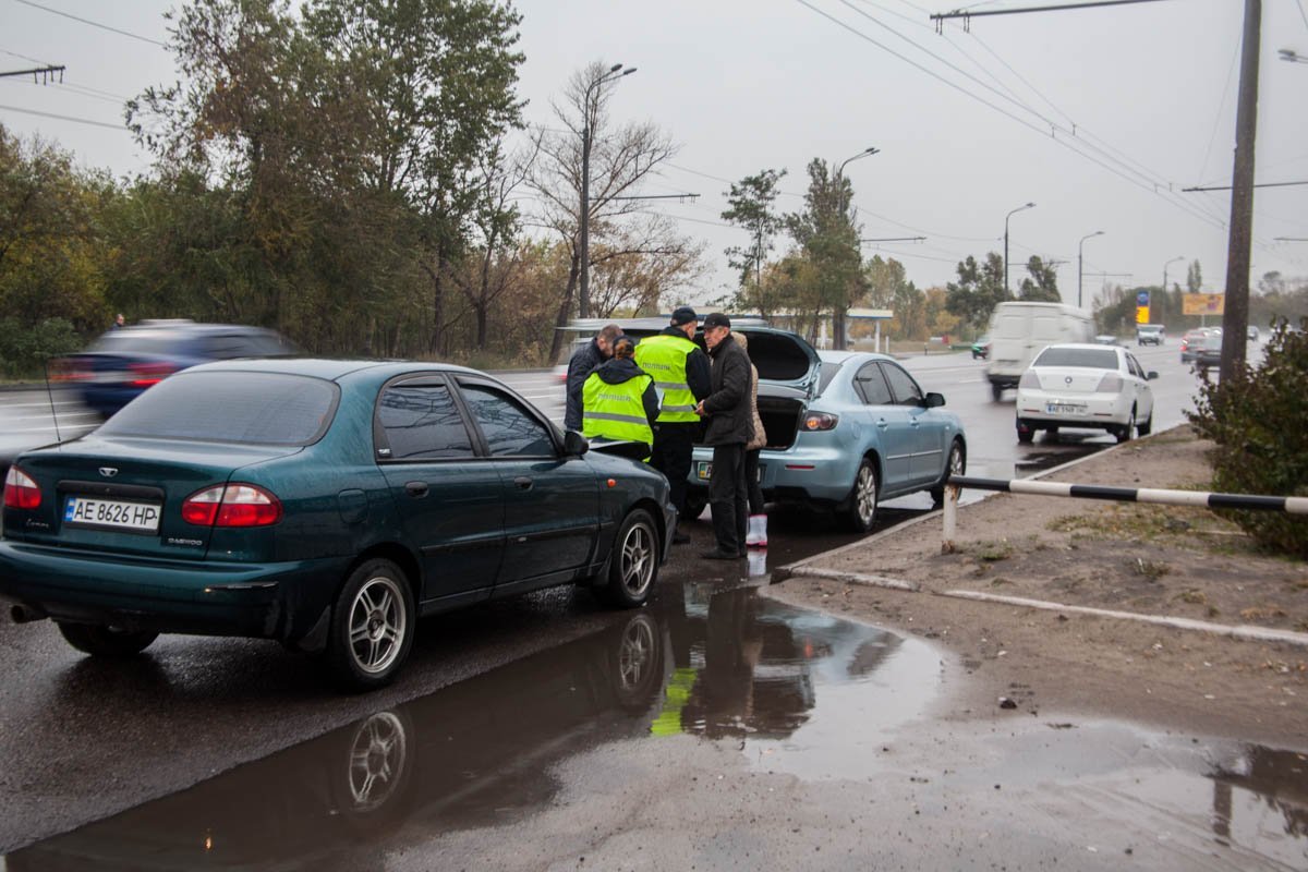 Тройное ДТП на Набережной Заводской: столкнулись Mazda, Daewoo и ВАЗ 5