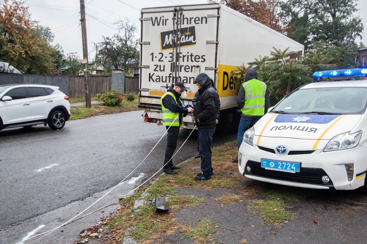 В Днепре на перекрестке Орловской и Камчатской грузовик врезался в Toyota 3
