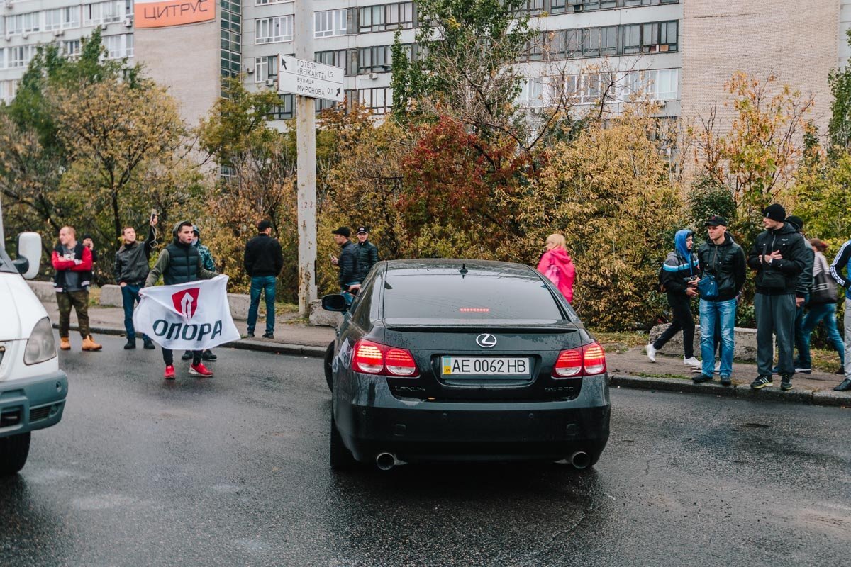 Активисты перекрыли Новый мост: подробности с места событий 1