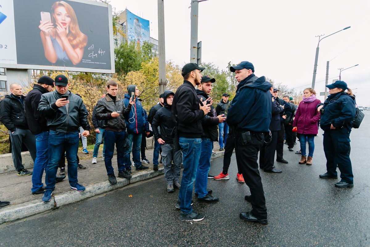 Активисты перекрыли Новый мост: подробности с места событий 4