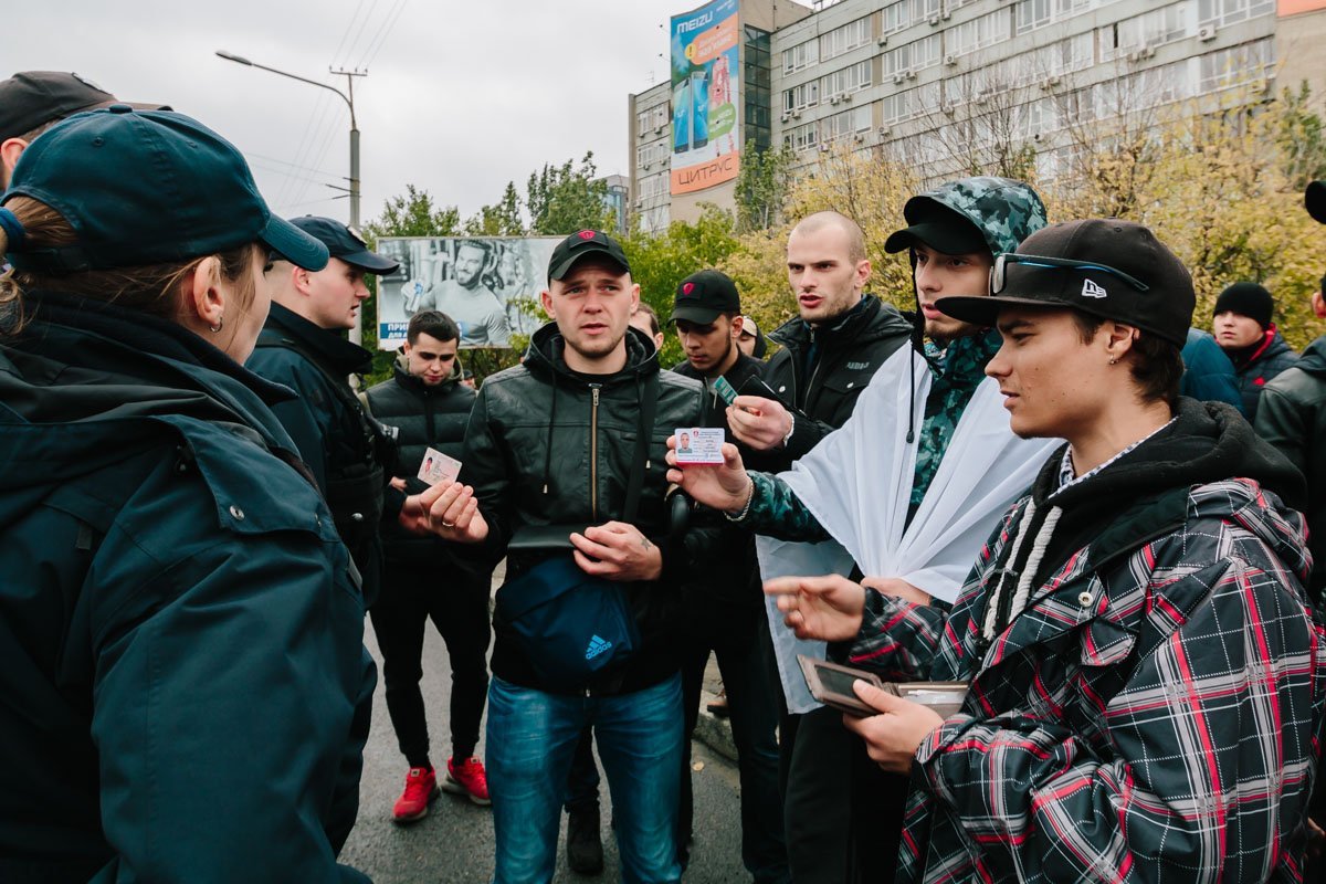 Активисты перекрыли Новый мост: подробности с места событий 5