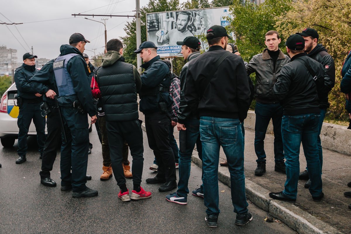 Активисты перекрыли Новый мост: подробности с места событий 6