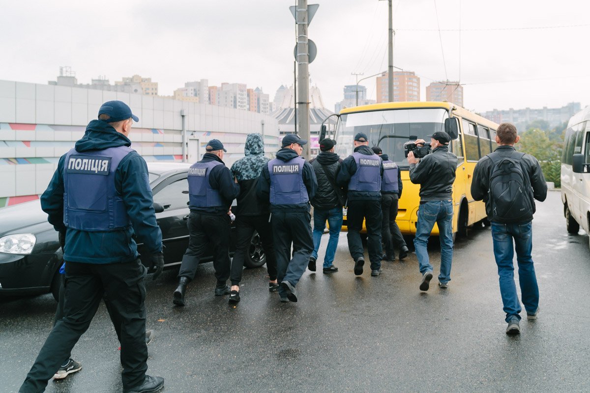 Активисты перекрыли Новый мост: подробности с места событий 8