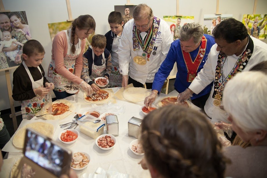 Відомі шеф-кухарі світу провели кулінарний майстер-клас для дітей бійців АТО 11