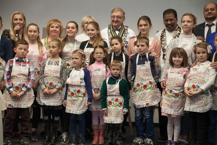 Відомі шеф-кухарі світу провели кулінарний майстер-клас для дітей бійців АТО 18