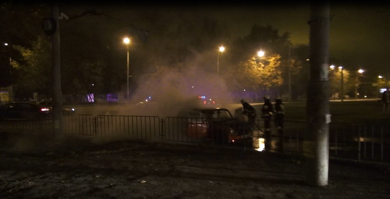 В Днепре на проспекте Гагарина вспыхнул автомобиль 1