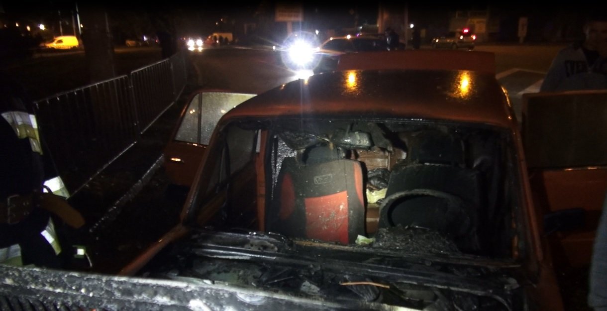 В Днепре на проспекте Гагарина вспыхнул автомобиль 2