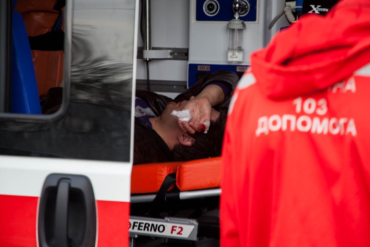 На Космической столкнулись Opel и Renault: пострадали водители 6