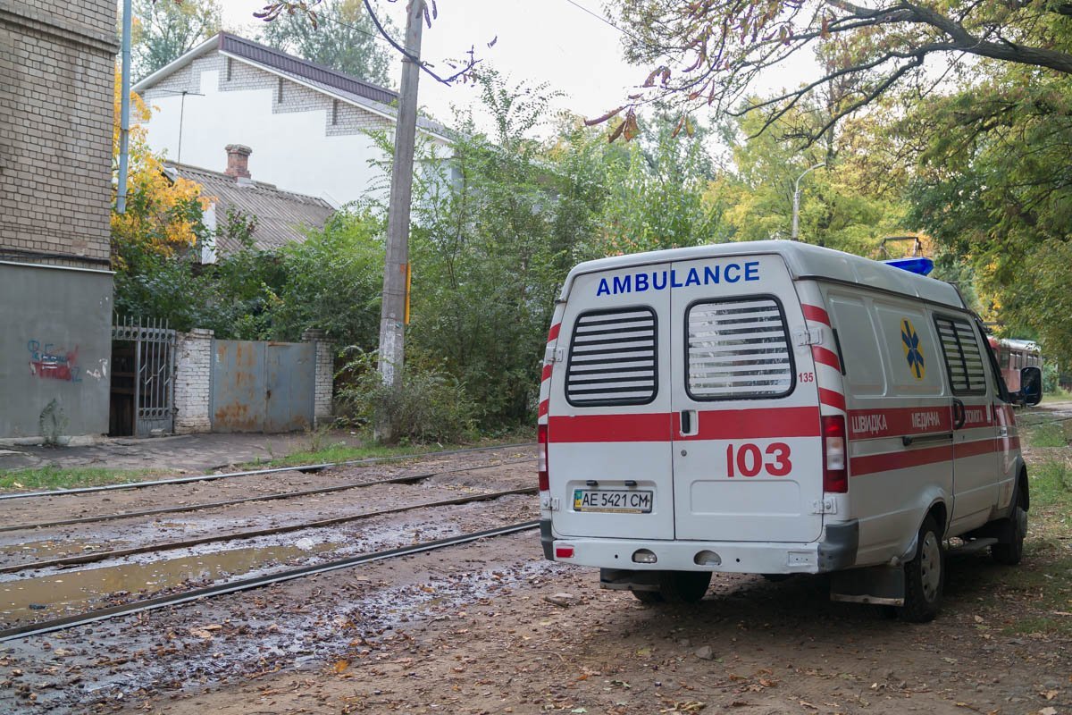 Самоубийство на Севастопольской: 35-летний мужчина повесился в саду 1