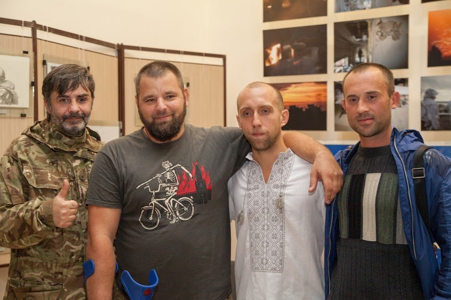 В історичному музеї презентували виставку воїнів-митців про будні передової 2