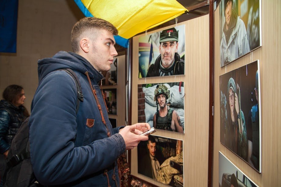 В історичному музеї презентували виставку воїнів-митців про будні передової 3