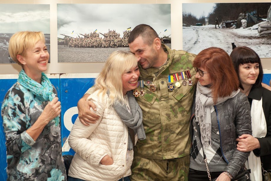 В історичному музеї презентували виставку воїнів-митців про будні передової 5