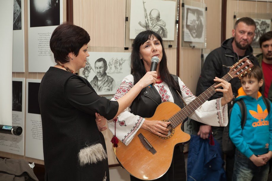 В історичному музеї презентували виставку воїнів-митців про будні передової 7