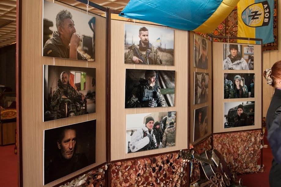 В історичному музеї презентували виставку воїнів-митців про будні передової 8