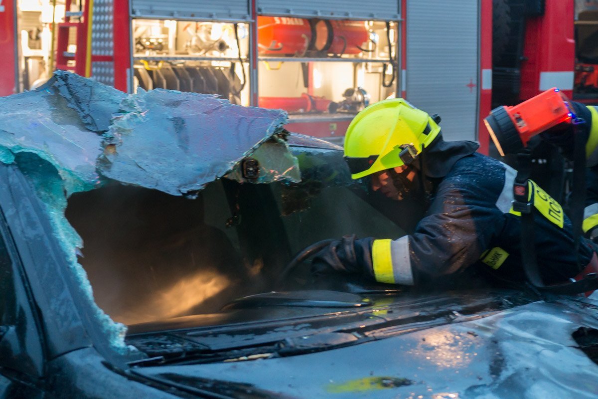 На Троицкой улице подожгли Porsche Cayenne 6