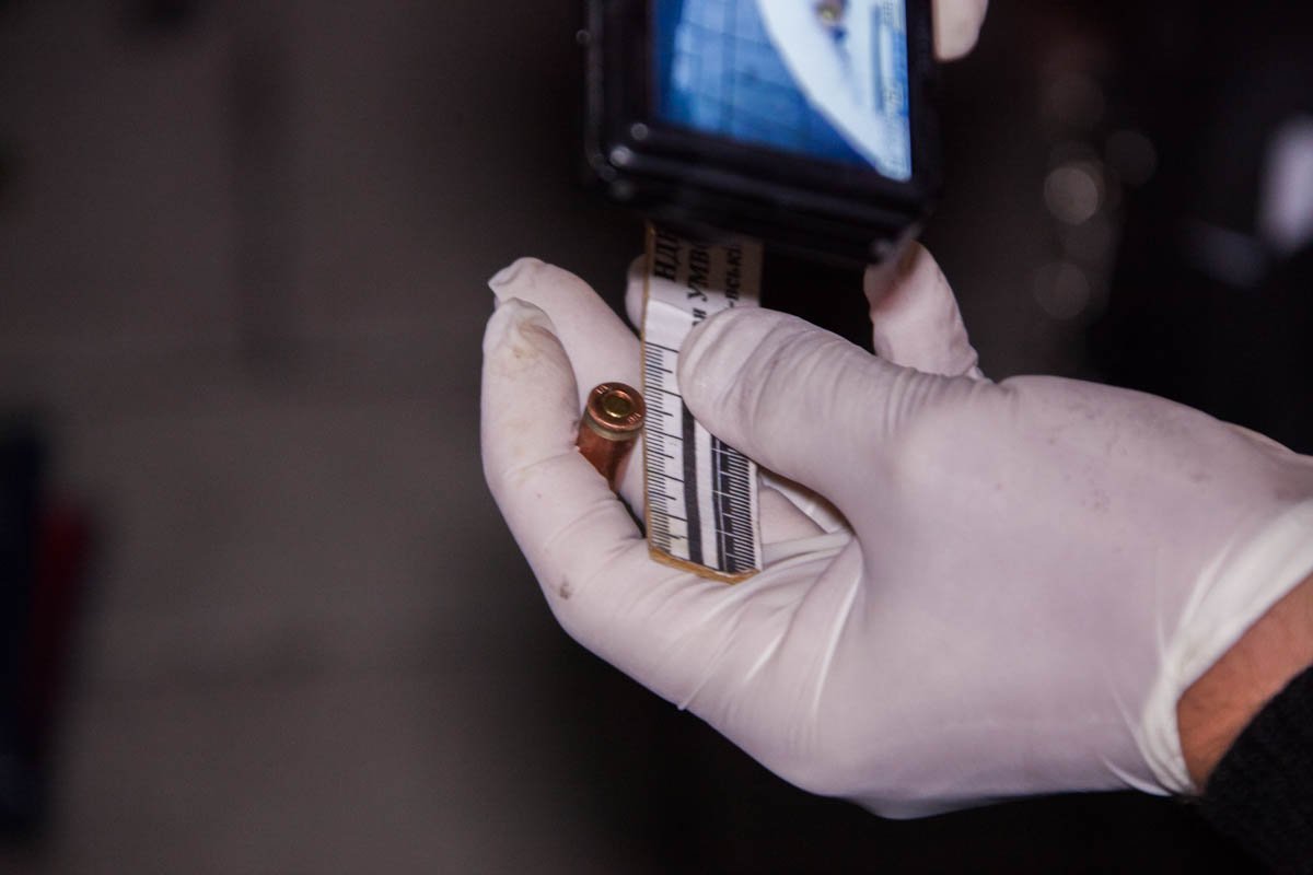 Возле "Материка" патрульные задержали мужчину с пистолетом 4