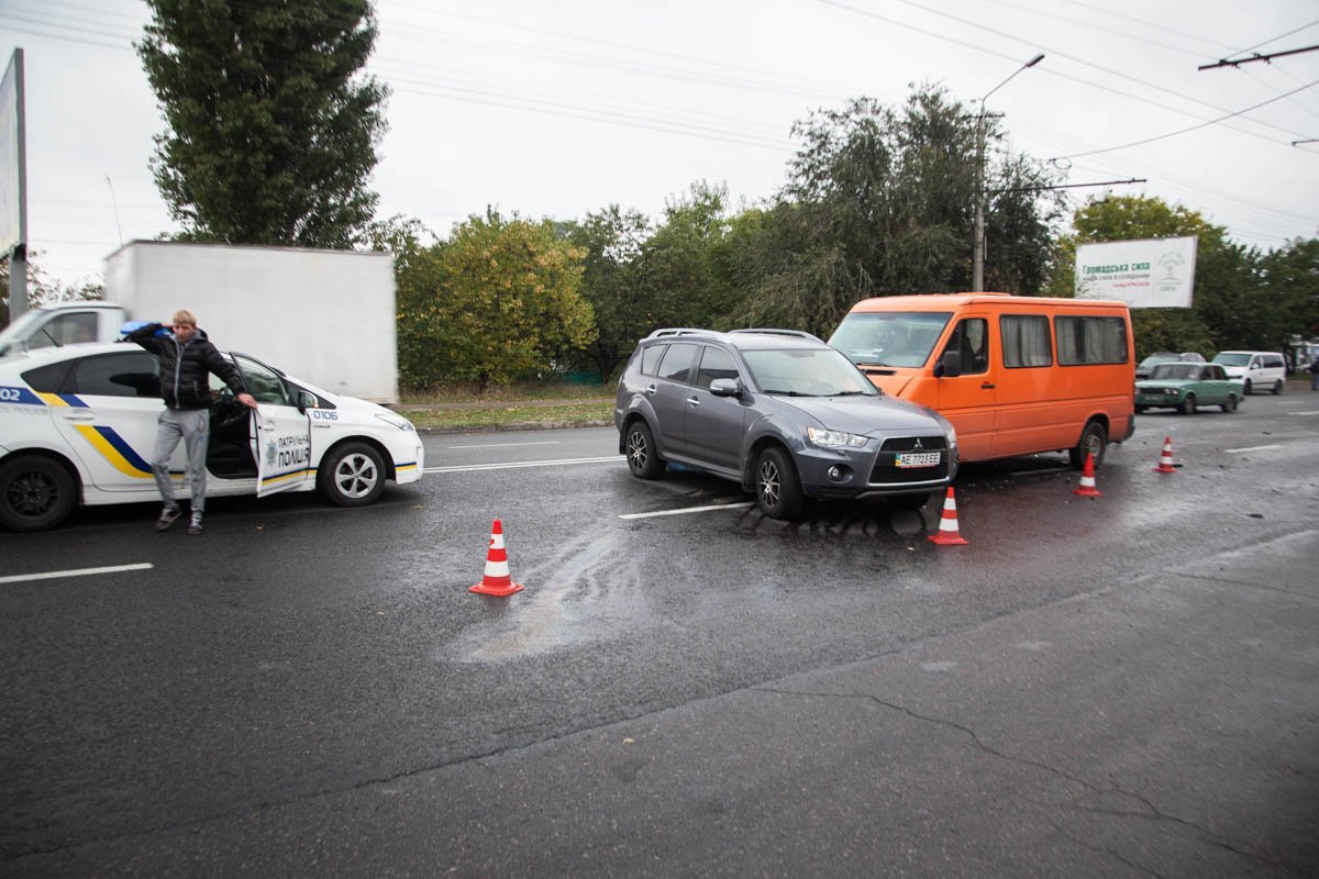 На Марии Лисиченко столкнулись Volkswagen и Mitsubishi: пострадали женщина с ребенком 2
