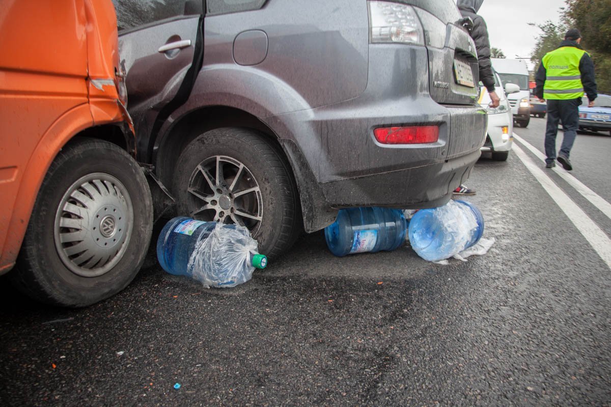 На Марии Лисиченко столкнулись Volkswagen и Mitsubishi: пострадали женщина с ребенком 3