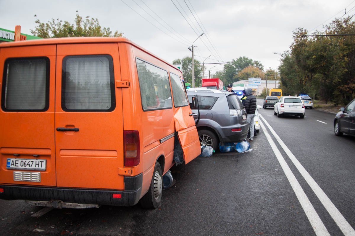 На Марии Лисиченко столкнулись Volkswagen и Mitsubishi: пострадали женщина с ребенком 5