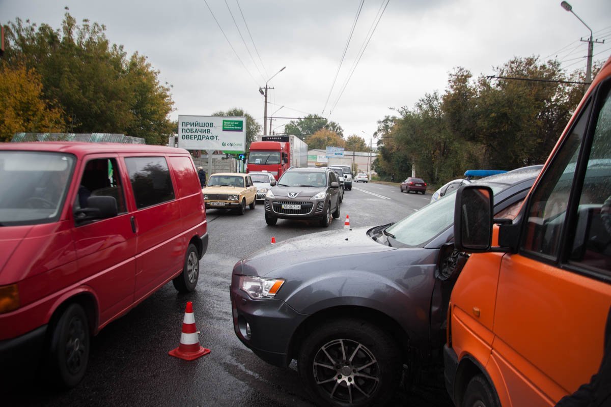 На Марии Лисиченко столкнулись Volkswagen и Mitsubishi: пострадали женщина с ребенком 6