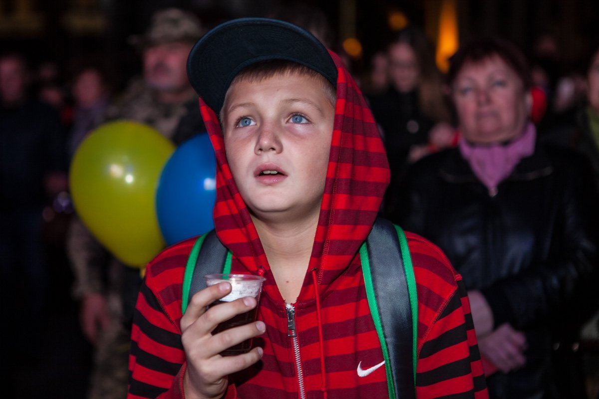 В Днепре сотни людей танцевали под песни Alyosha 8