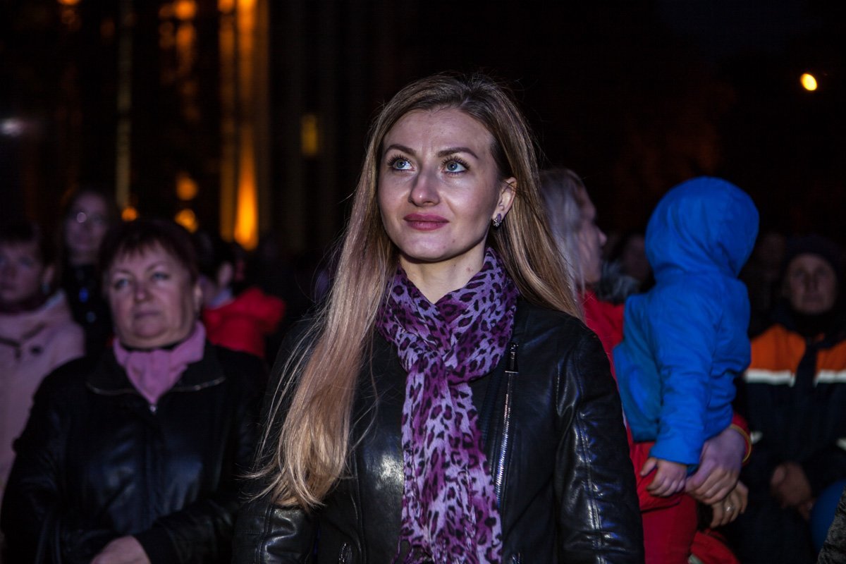 В Днепре сотни людей танцевали под песни Alyosha 10