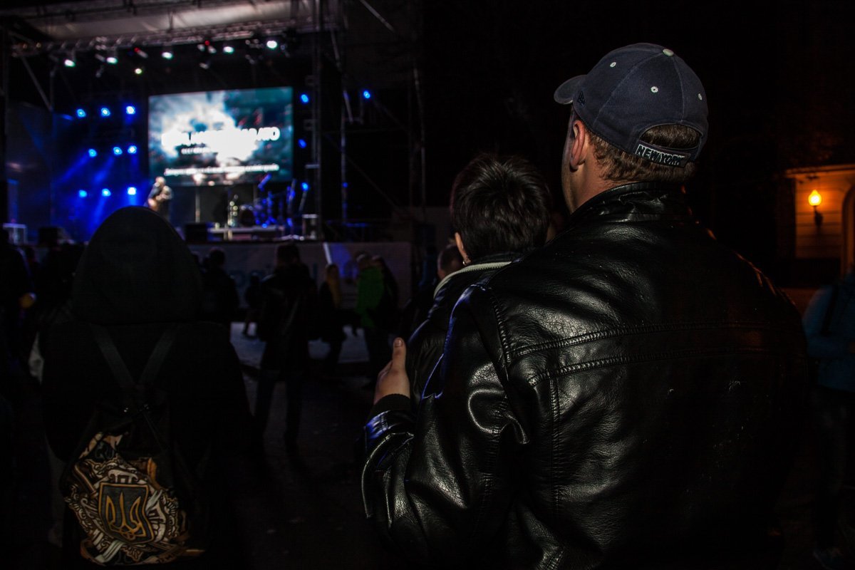 В Днепре сотни людей танцевали под песни Alyosha 14