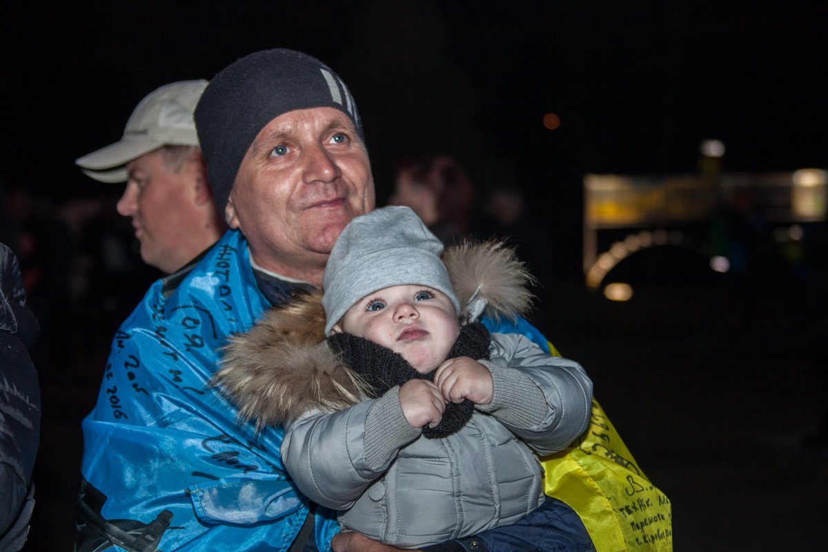 В Днепре сотни людей танцевали под песни Alyosha 17